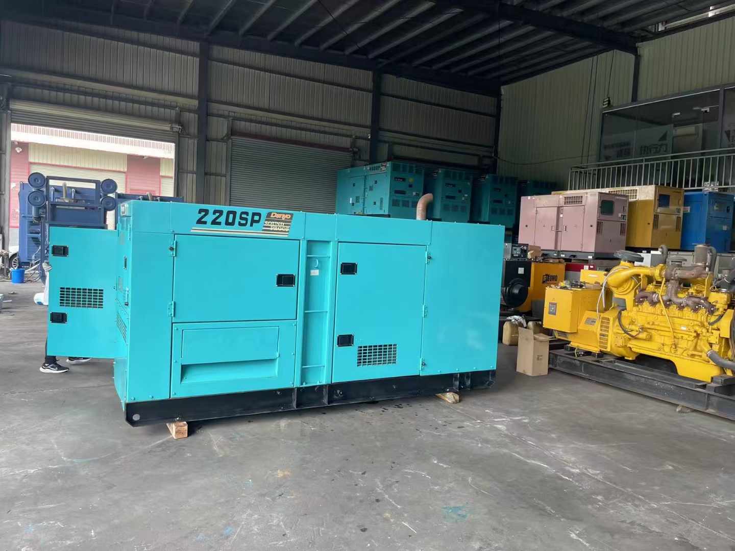 迎泽柴油发电机组长期不间断运行时，如何监控其温度和压力？